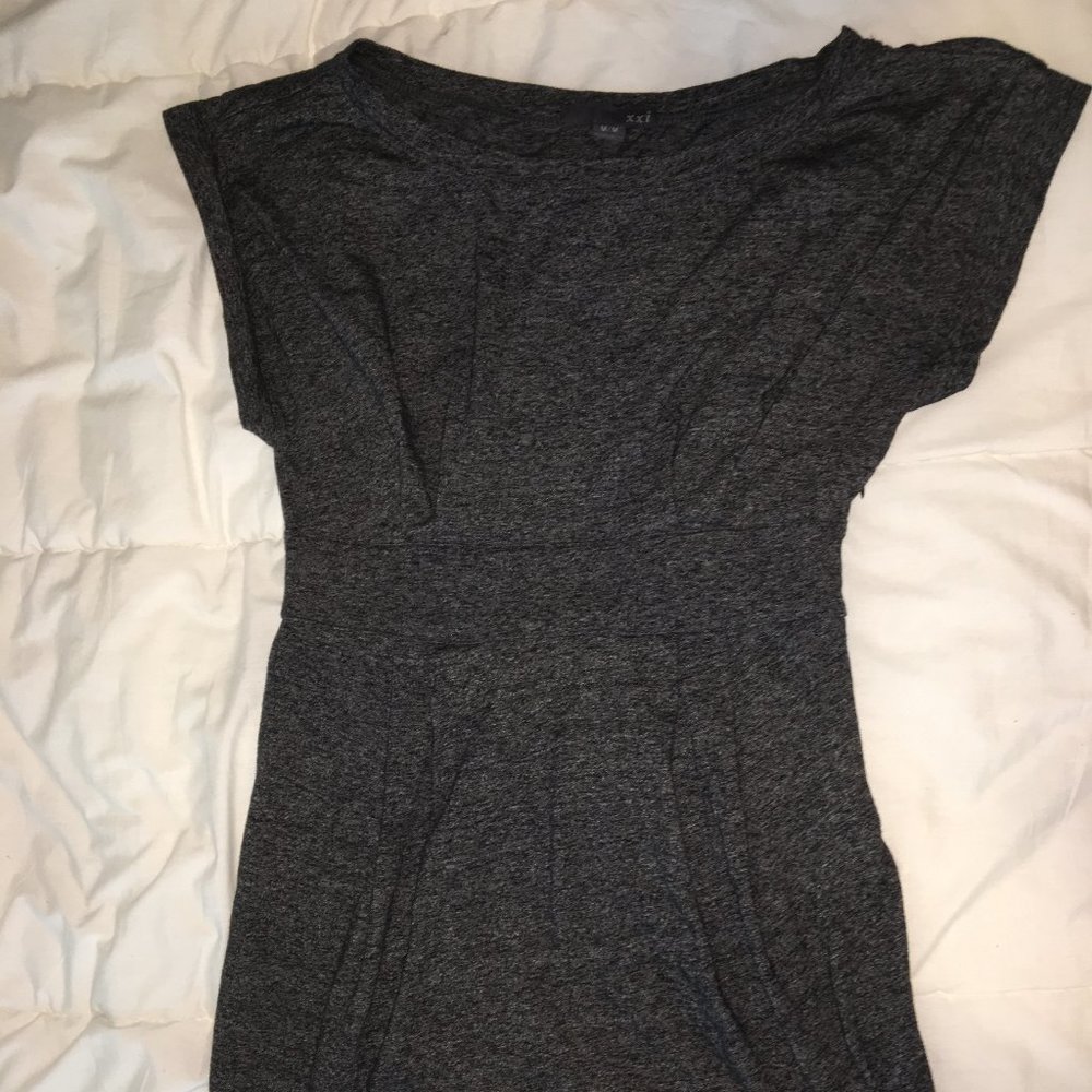 Short-sleeved women's tunic